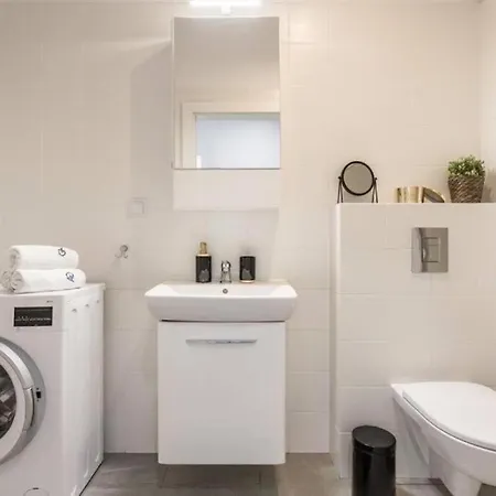 Urban Chic - Center - 3 Bedrooms - Pereca Lägenhet