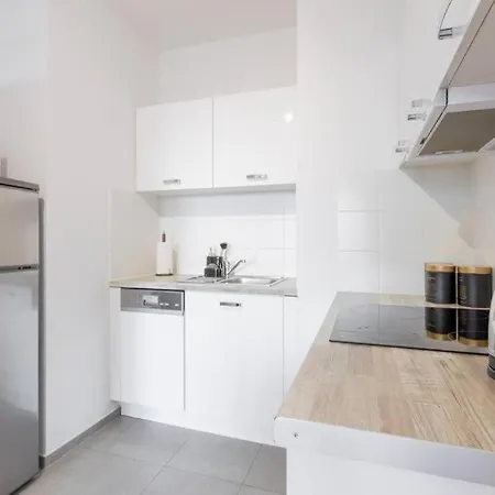 Urban Chic - Center - 3 Bedrooms - Pereca *